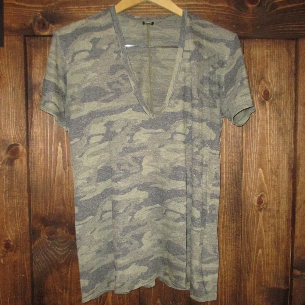 Monrow Camo Green V-Neck Shirt